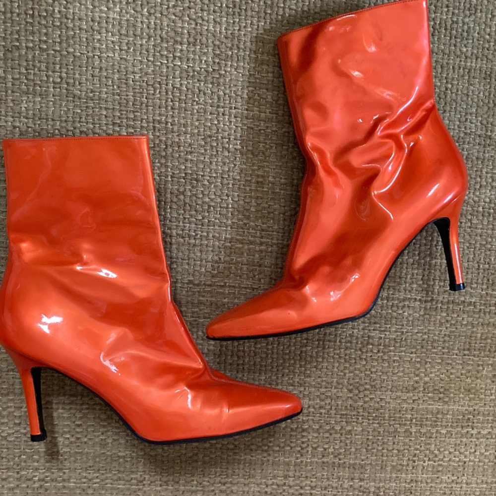 Stuart Weitzman RARE Vintage Orange Patent Leather Ankle Boots - Picture 7 of 10